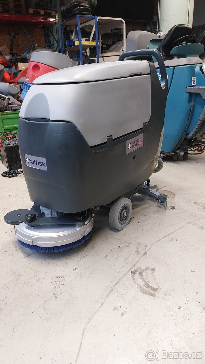 Podlahový mycí stroj Nilfisk BA 451