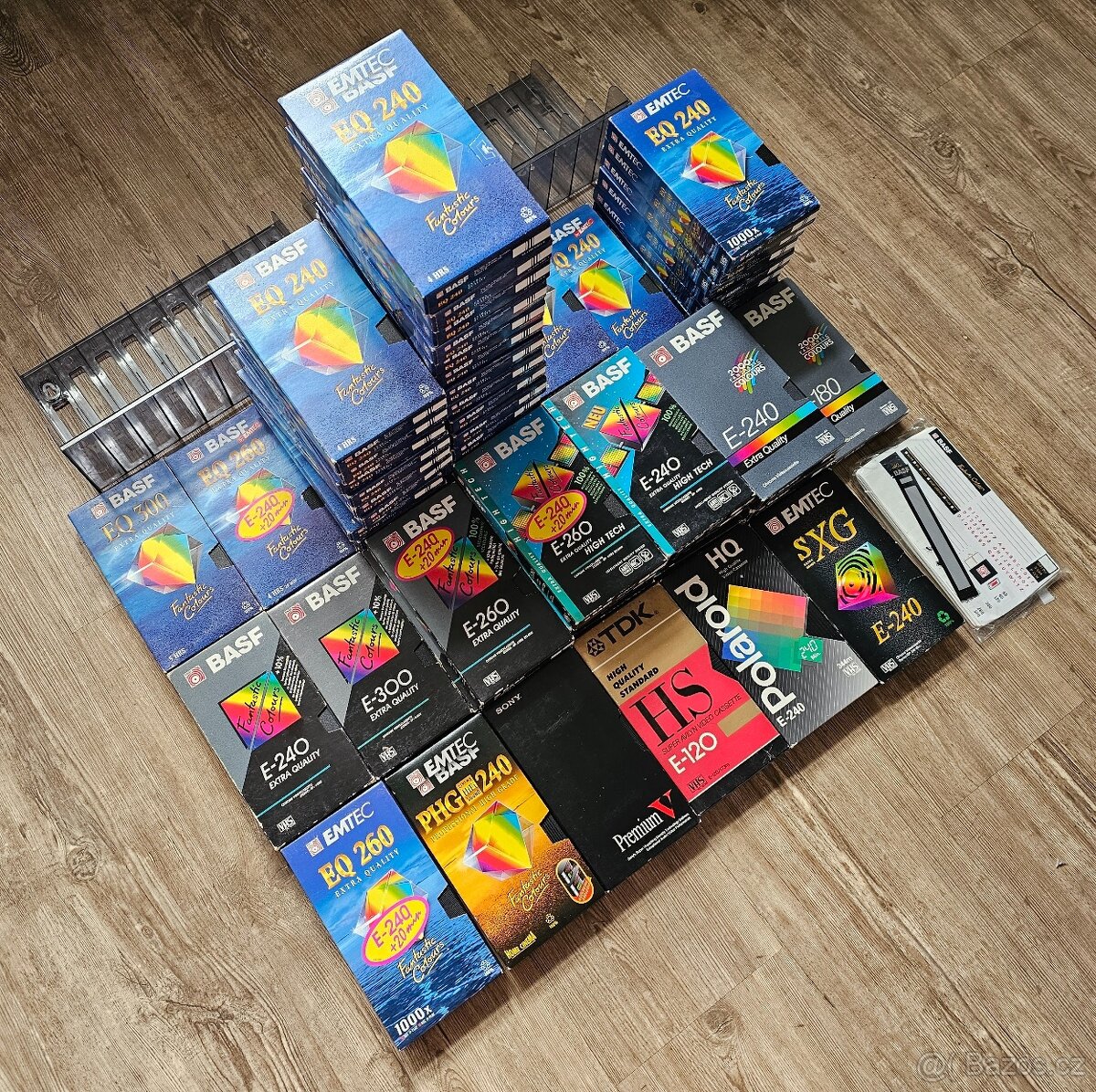 PRODÁM SADU 55KS ZNAČKOVÝCH VHS KAZET K PŘEHRÁNÍ EMTEC BASF