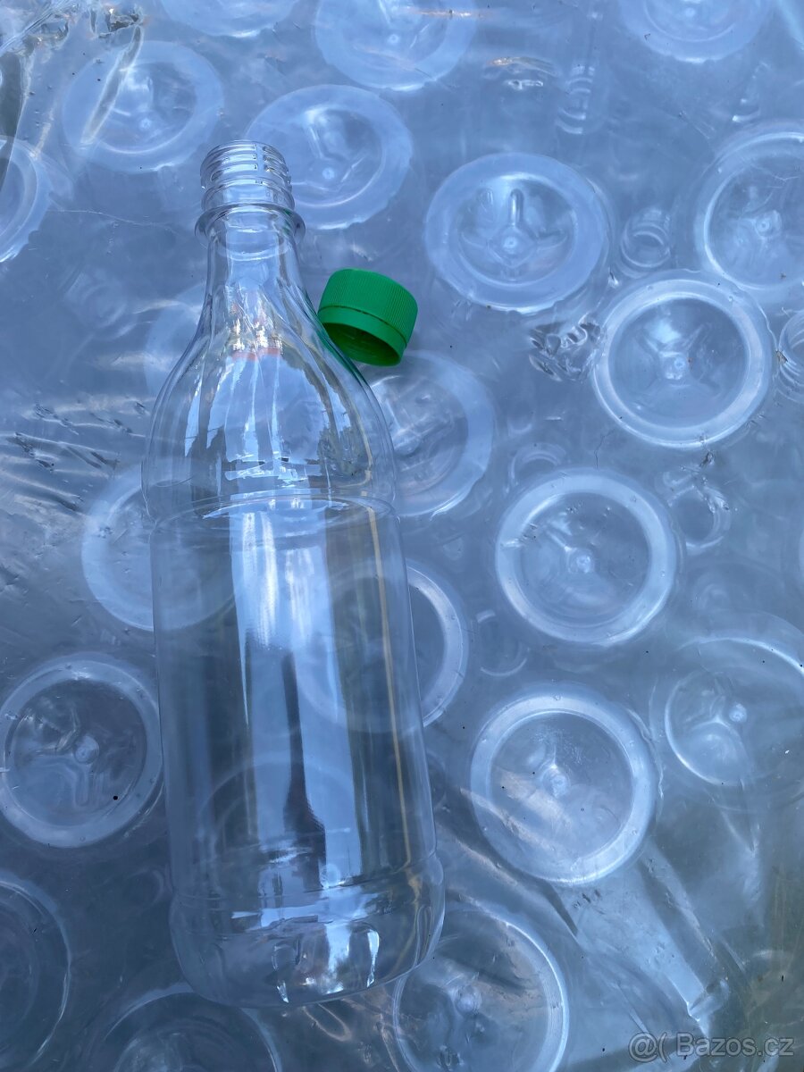Nové PET láhve s novými víčky