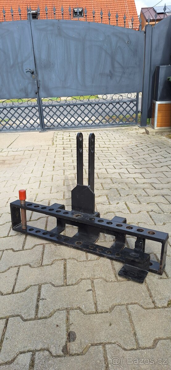 Trojbodový záves za malotraktor.