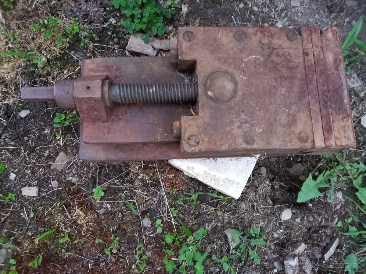 Prodám strojní svěrák