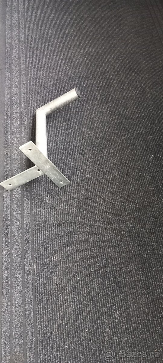 Prodám držak pozink na TV anténu sat