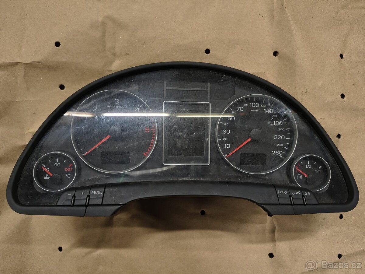 AUDI A4 8E - BUDÍKY