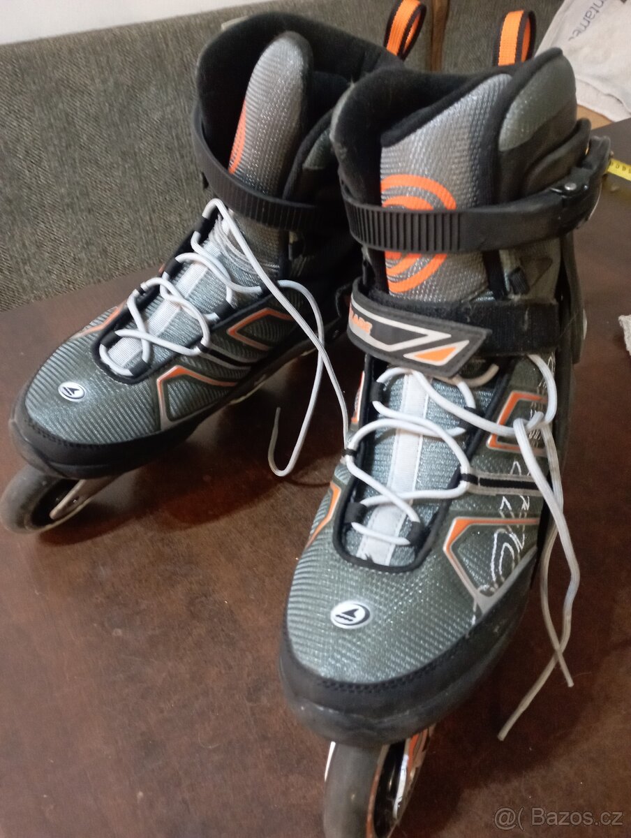 Kolečkové brusle 43