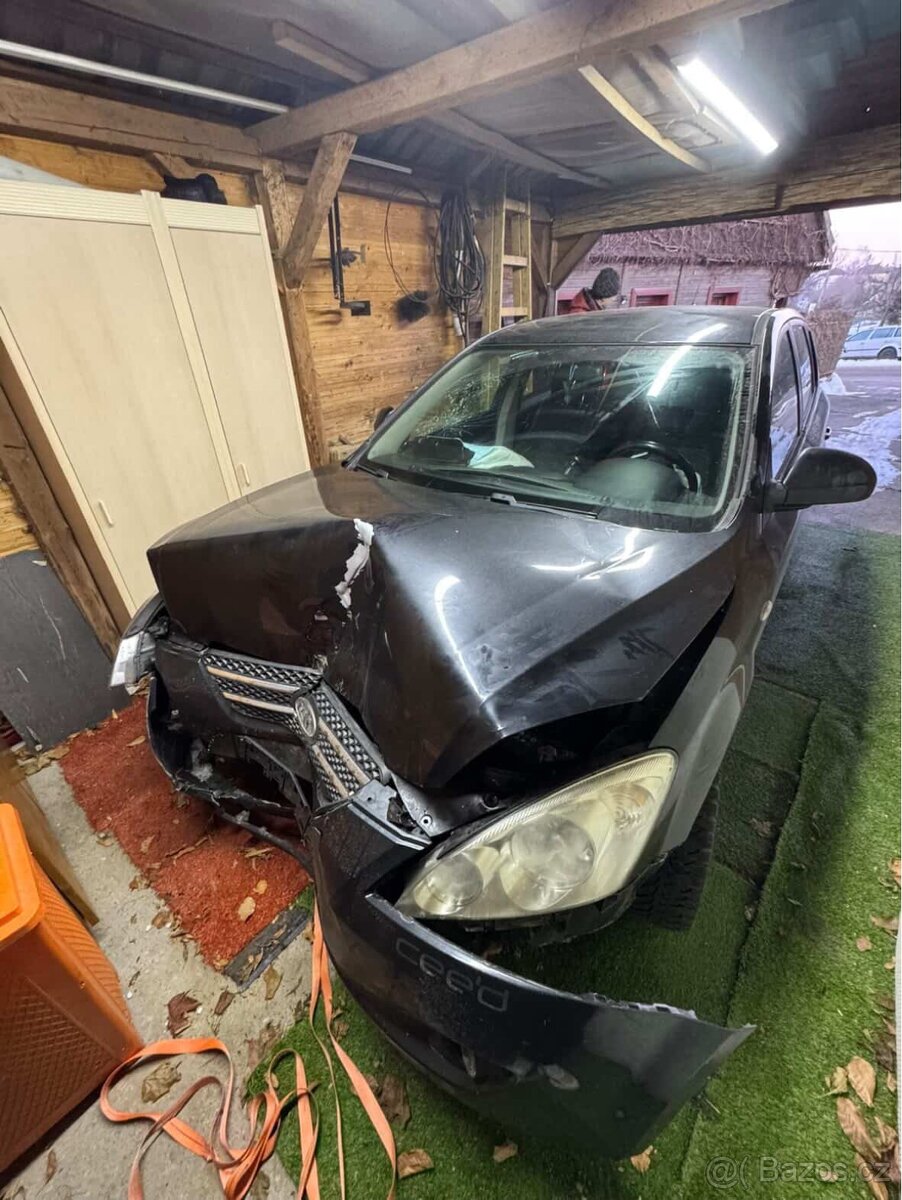 Prodám havarované Kia Ceed 2007 1.6 CRDi