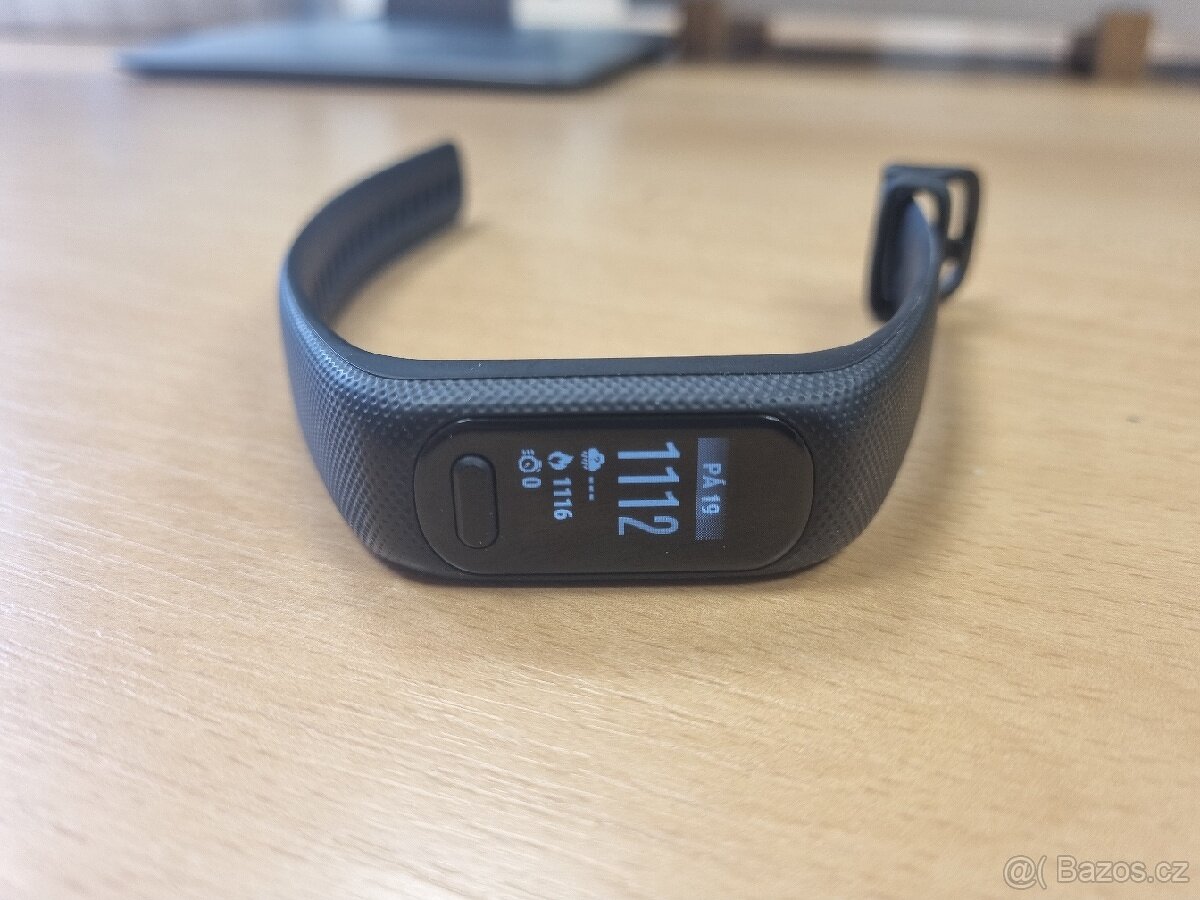 Fitness náramek Garmin Vivosmart 5 Black (vel L)