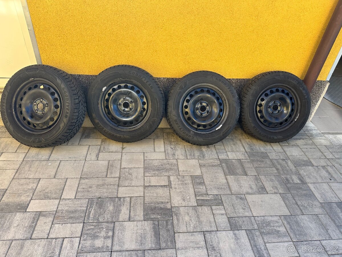 Plechové disky 5x112 + zimní pneu 215/65 R17 Goodyear