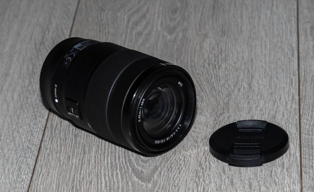 objektiv Sony 18-135mm f/3.5-5.6 OSS