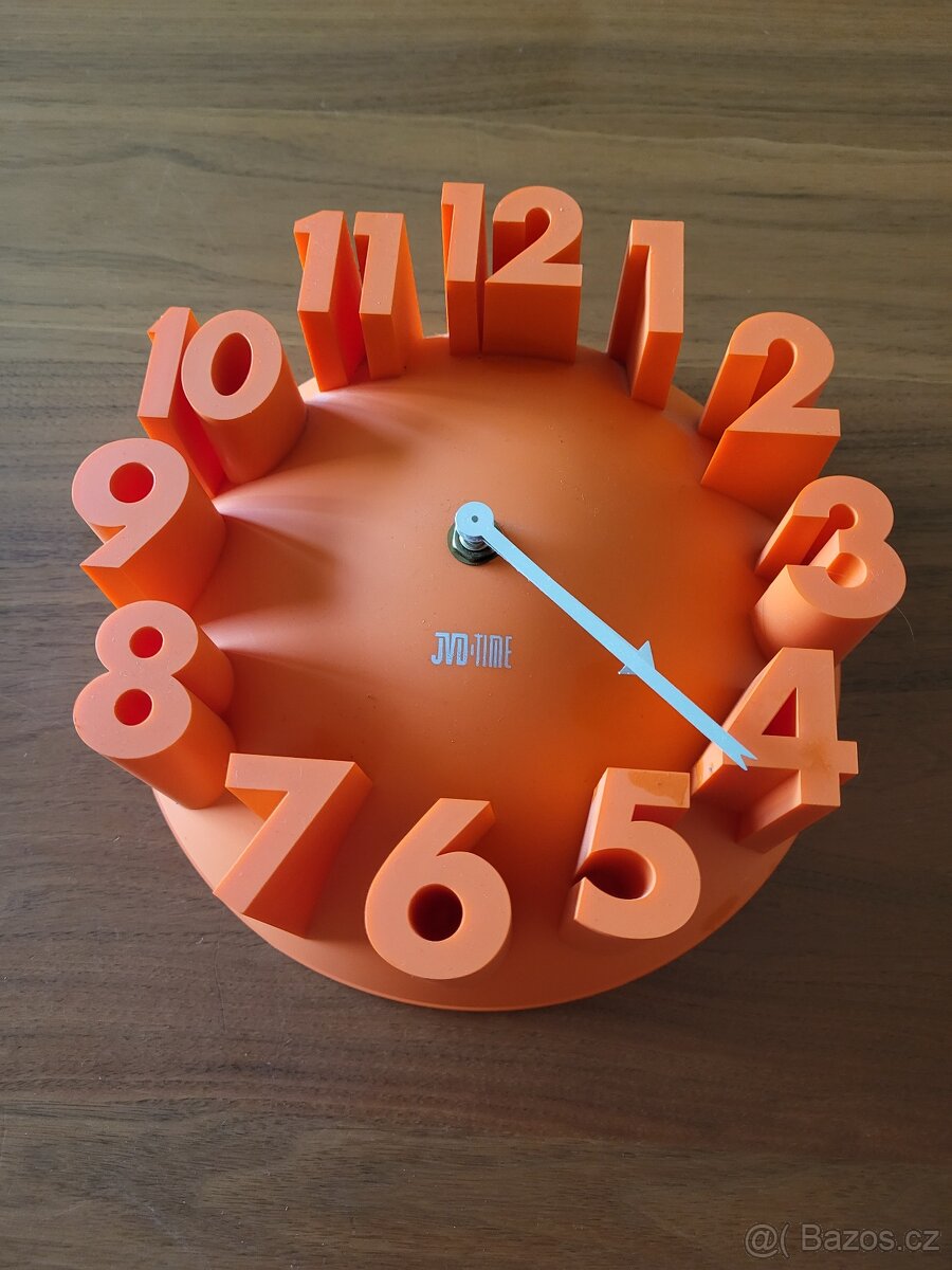 Designové nástěnné hodiny