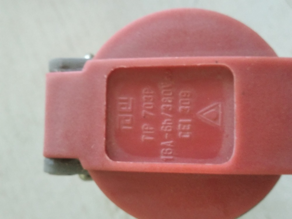 zásuvka na kabel TYP 703P