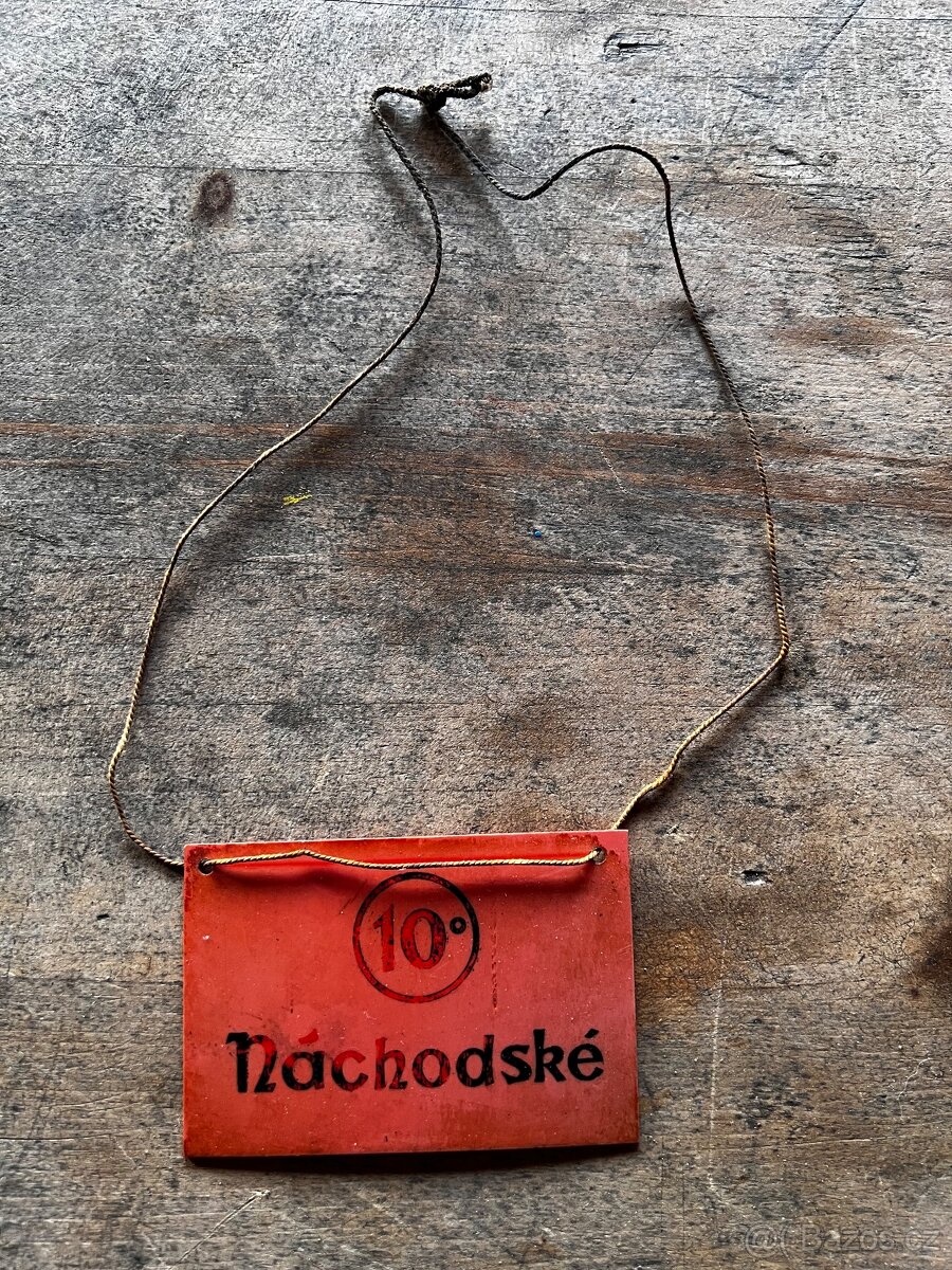 Stará pivní cedule na pípu Náchodské pivo