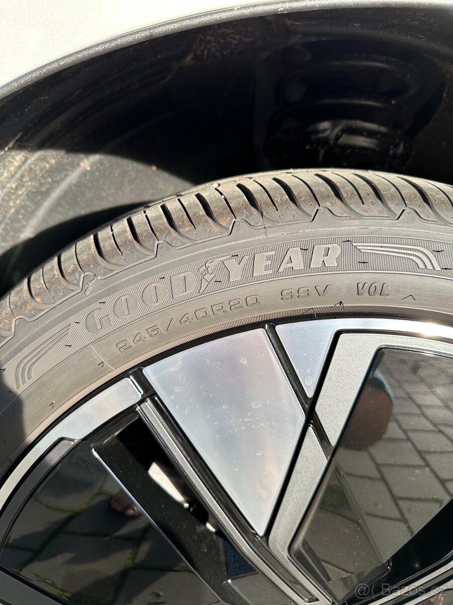 GOOD YEAR 245/40/R20 LETNÍ