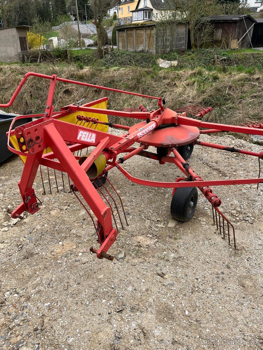 Shrnovač sena Fella TS 320 RDF