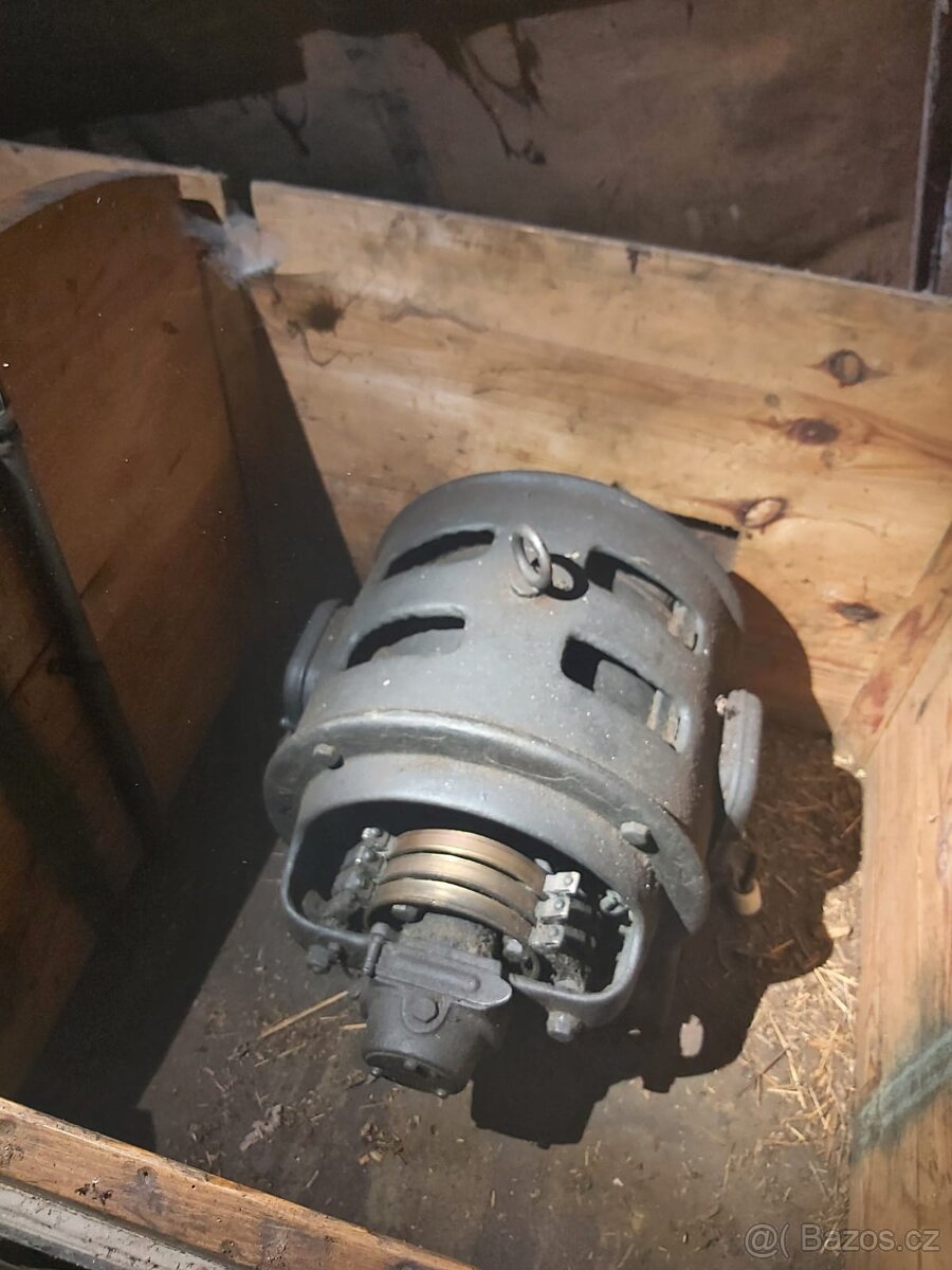Starý elektromotor Fr.Křižík A.S.Praha