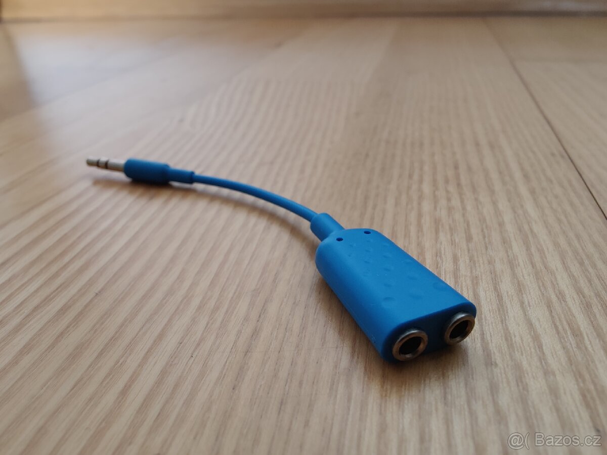 Adaptér pro sdílení hudby