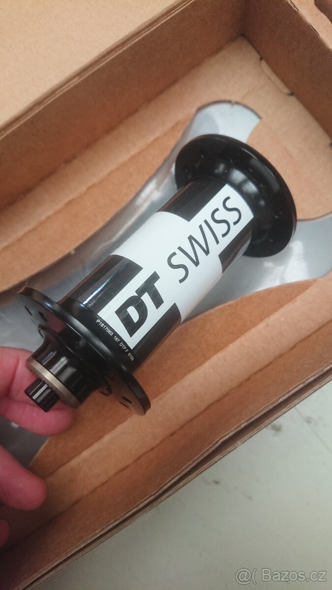 přední náboj DT SWISS 180 carbon ceramic