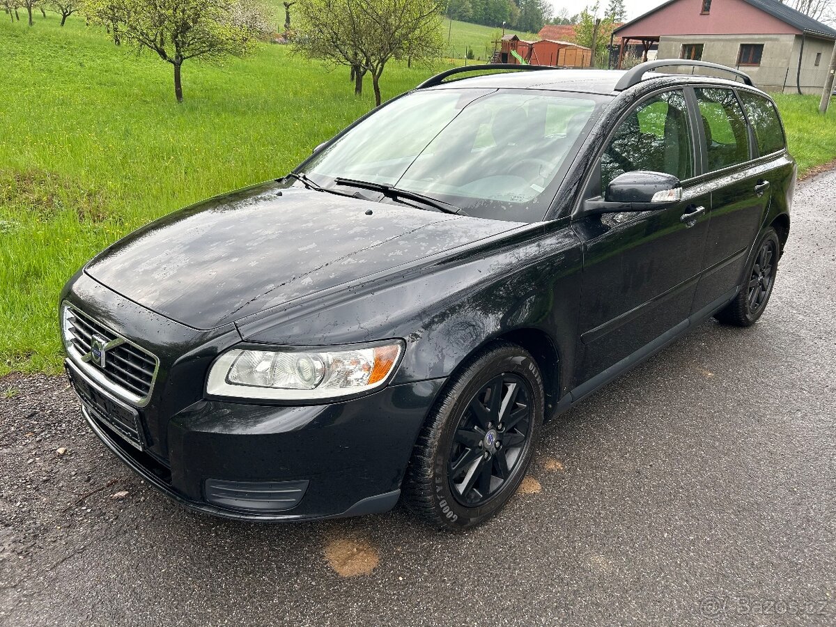 VOLVO V50 kombi 2.0D 100kw r.11/2009 klima esp po servisu