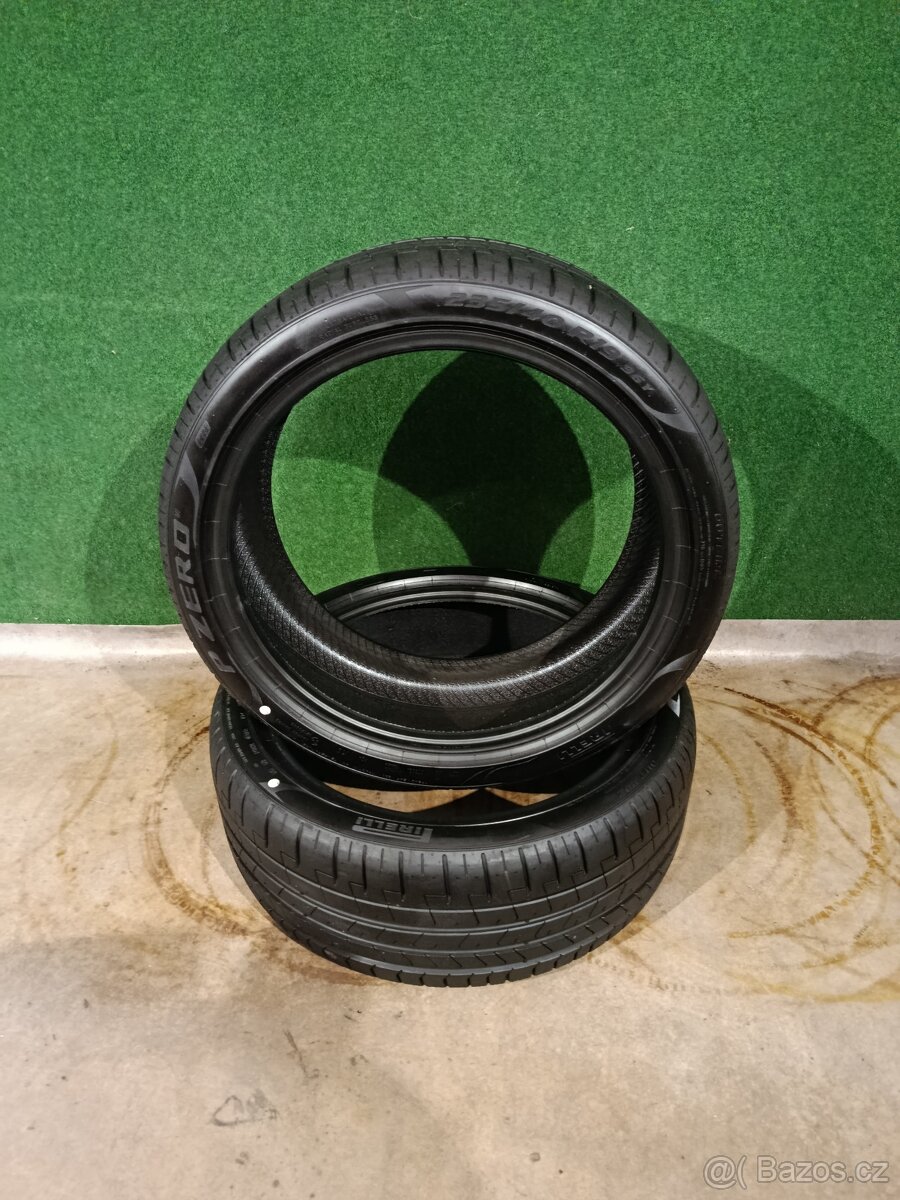 2ks nove letni 235/40 r19 pirelli