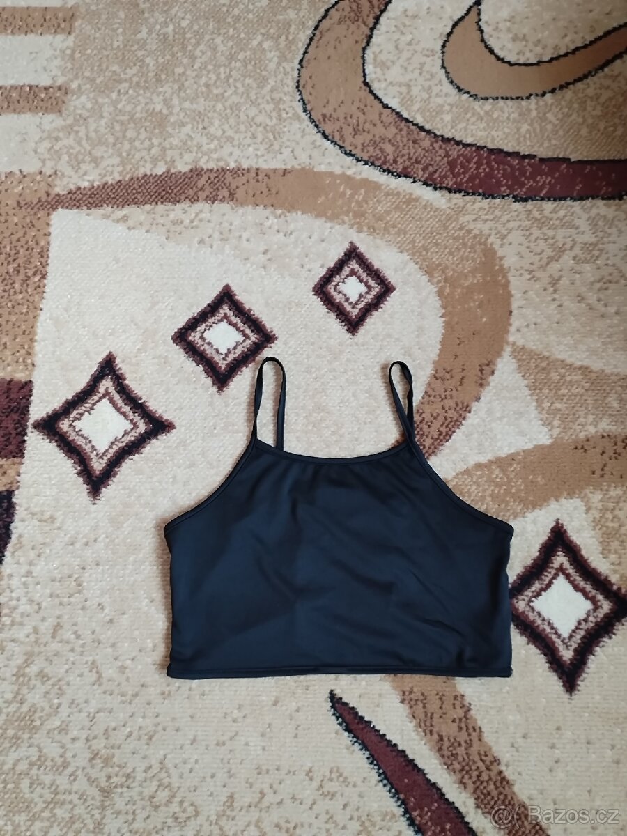 Černý cropp top
