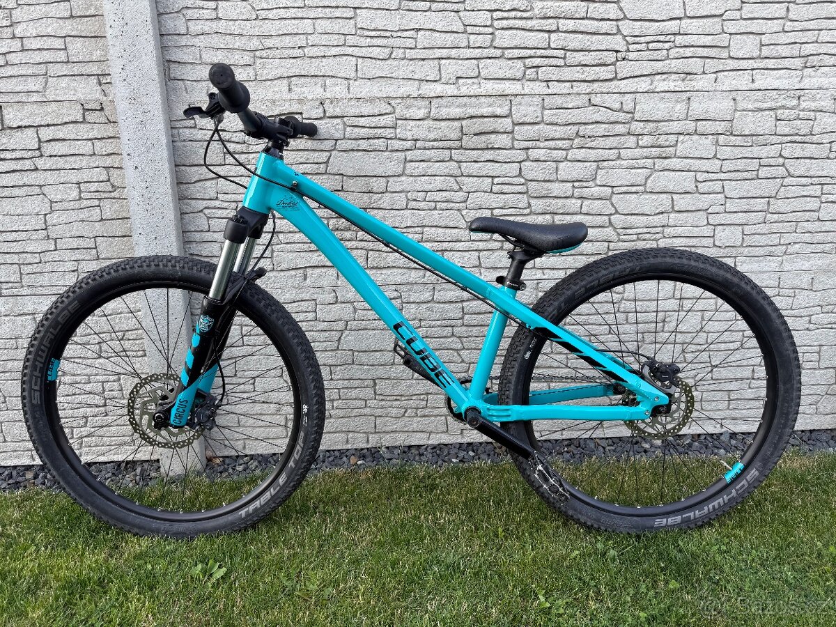Dirt kolo Cube Flying Circus