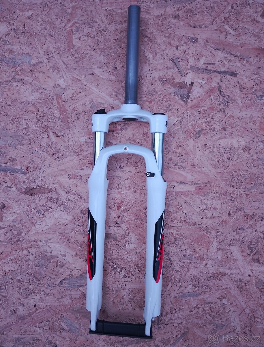 Odpružená vidlice SR Suntour XCT, 26"