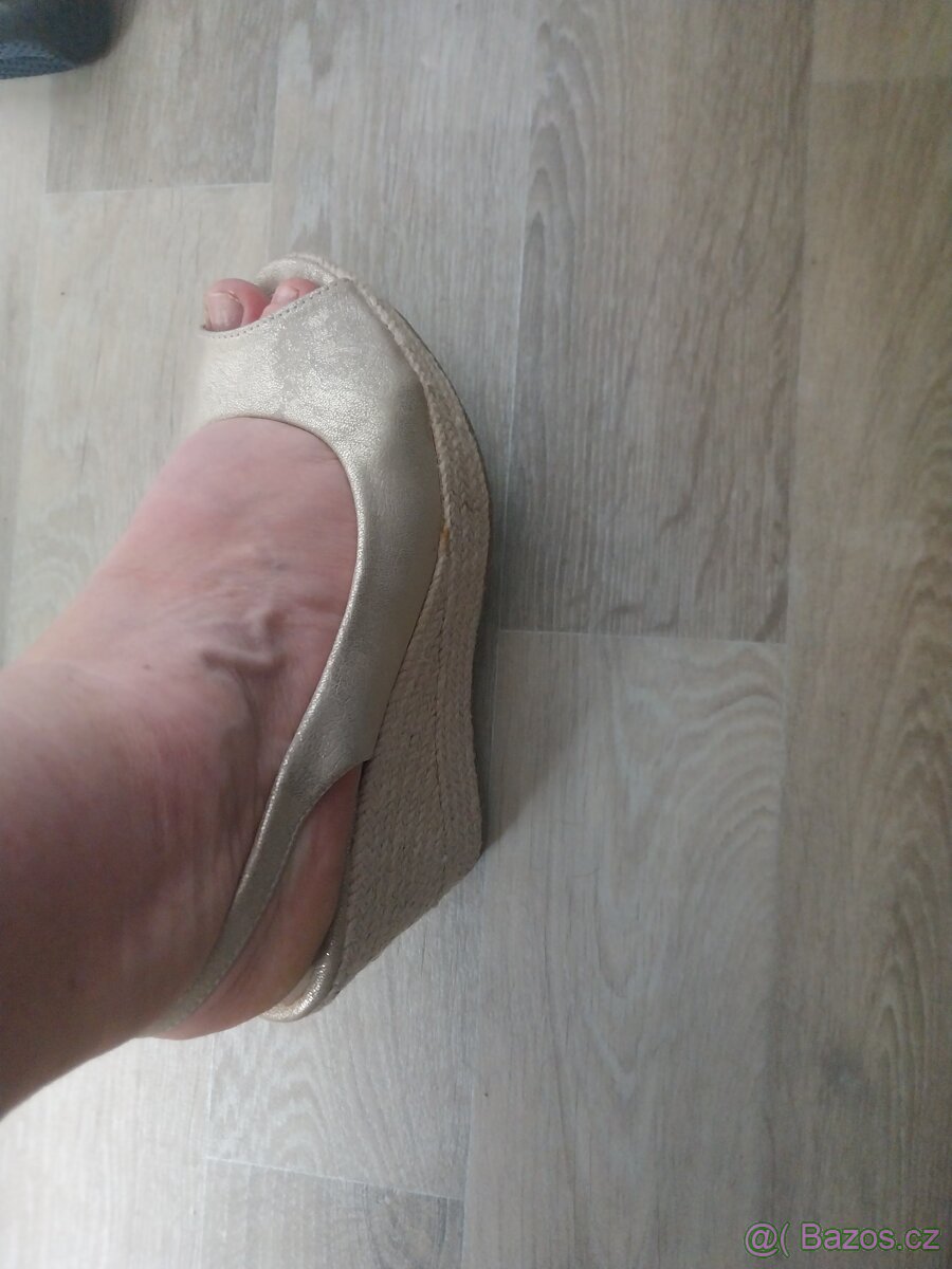 Sandále , letní boty  na klinku vel :38