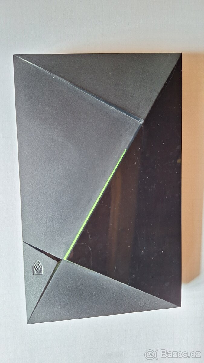 NVIDIA SHIELD TV PRO (2019) + gamepad; osobně Benešov