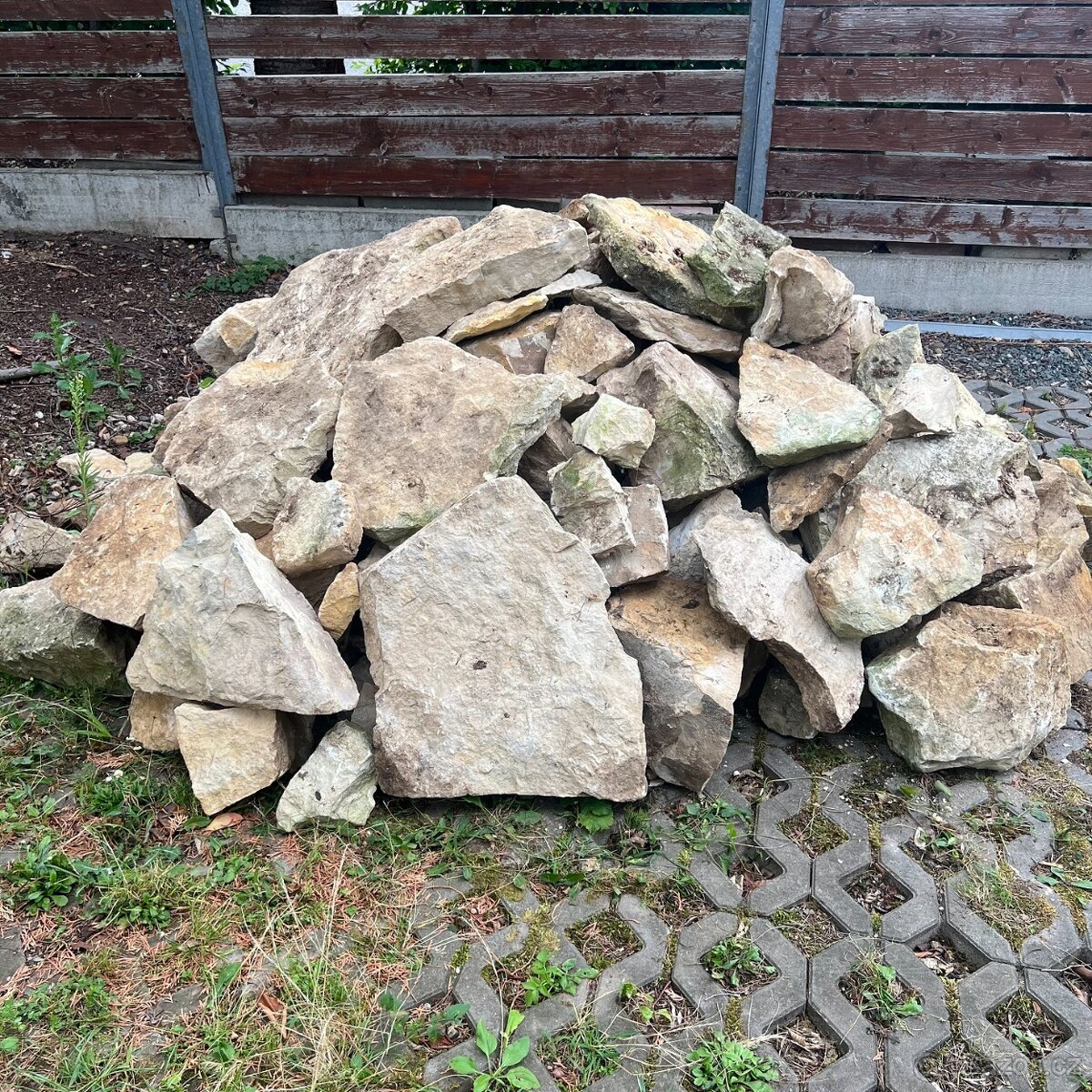 Kameny, Piskovec, Zdarma