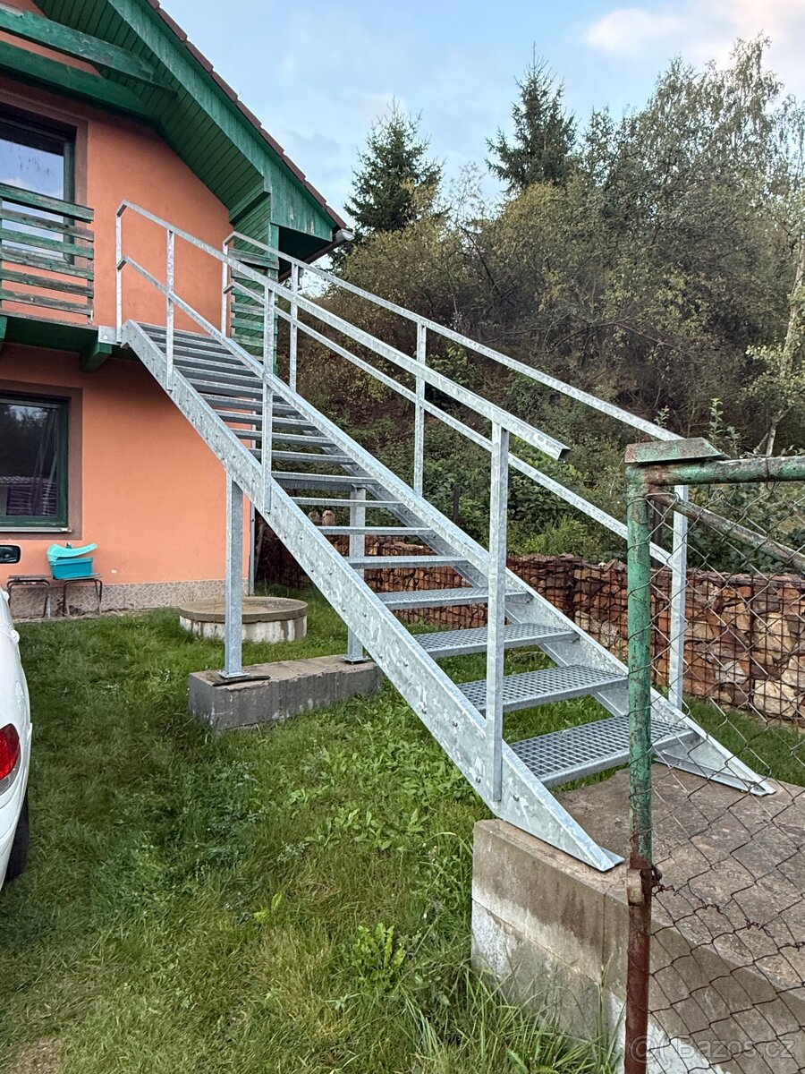 Venkovní schodiště pozinkované