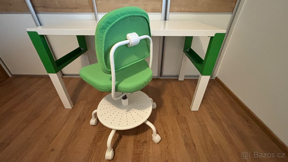 Psací stůl Ikea Pahl 128x58cm a zelená židle Vimund