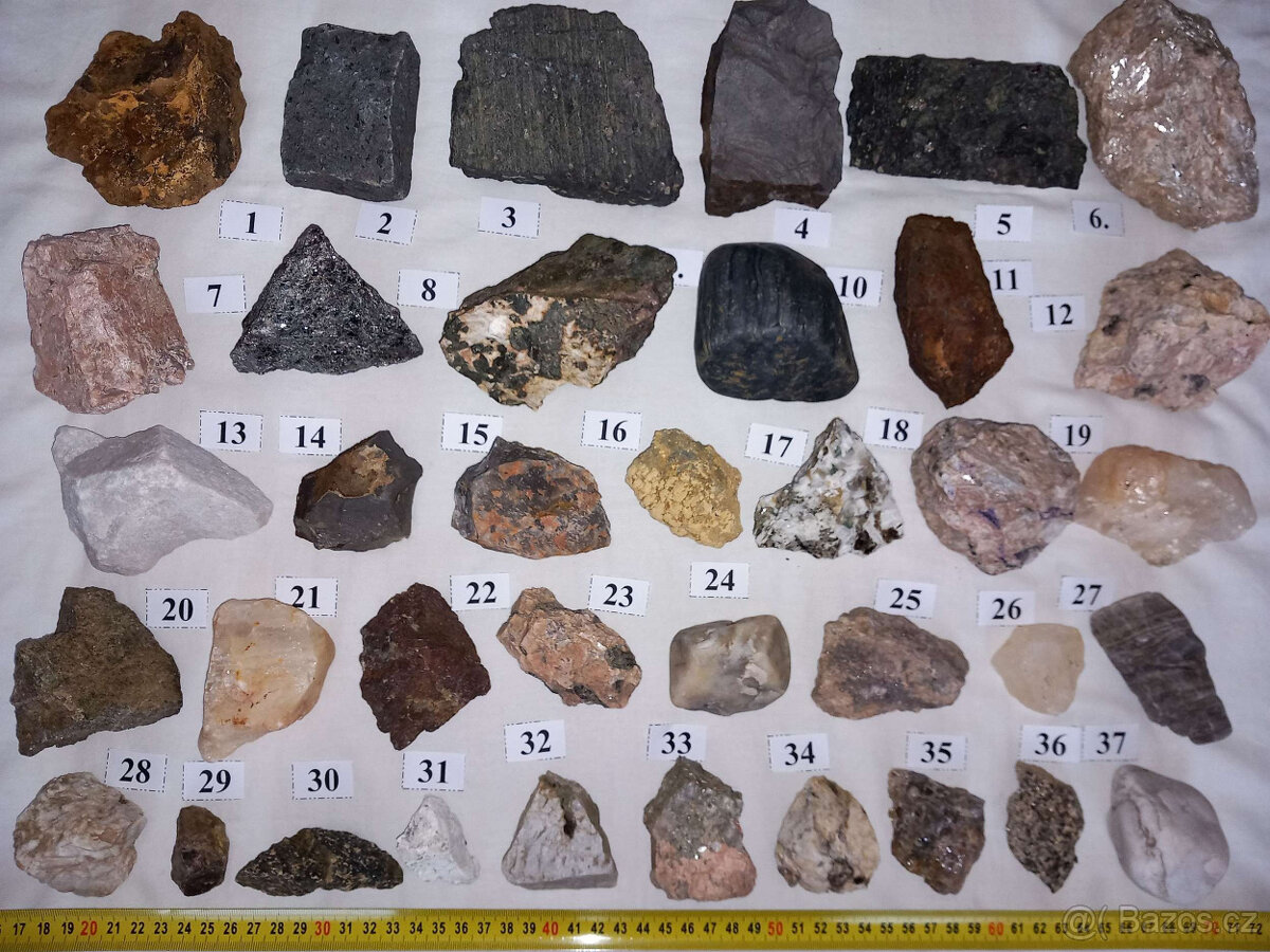 S94 Sbírka 37 ks minerálů