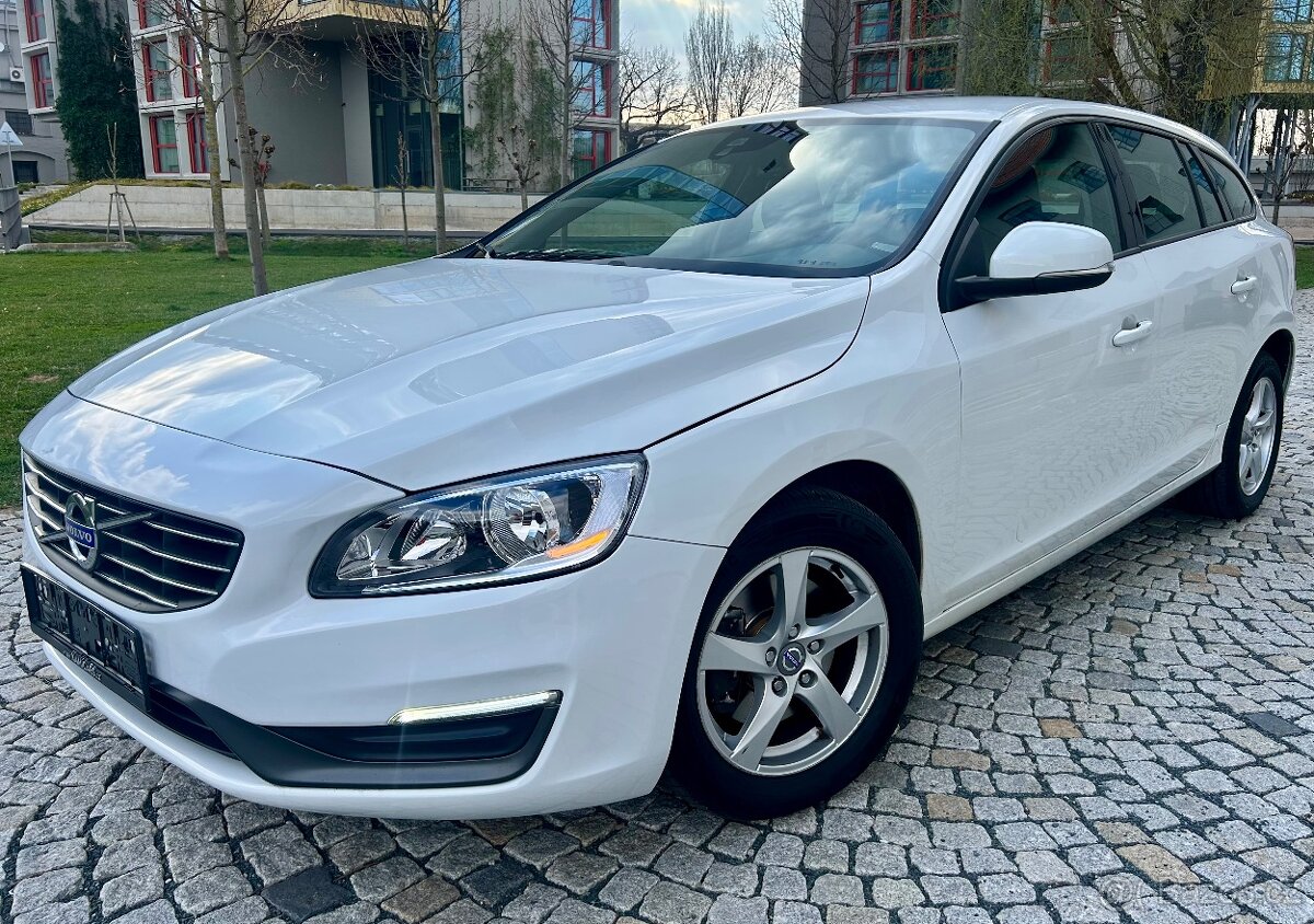 VOLVO V60 2.0D3 5VÁLCE AUTOMAT-NAVI-PDC-LED-SERVISKA