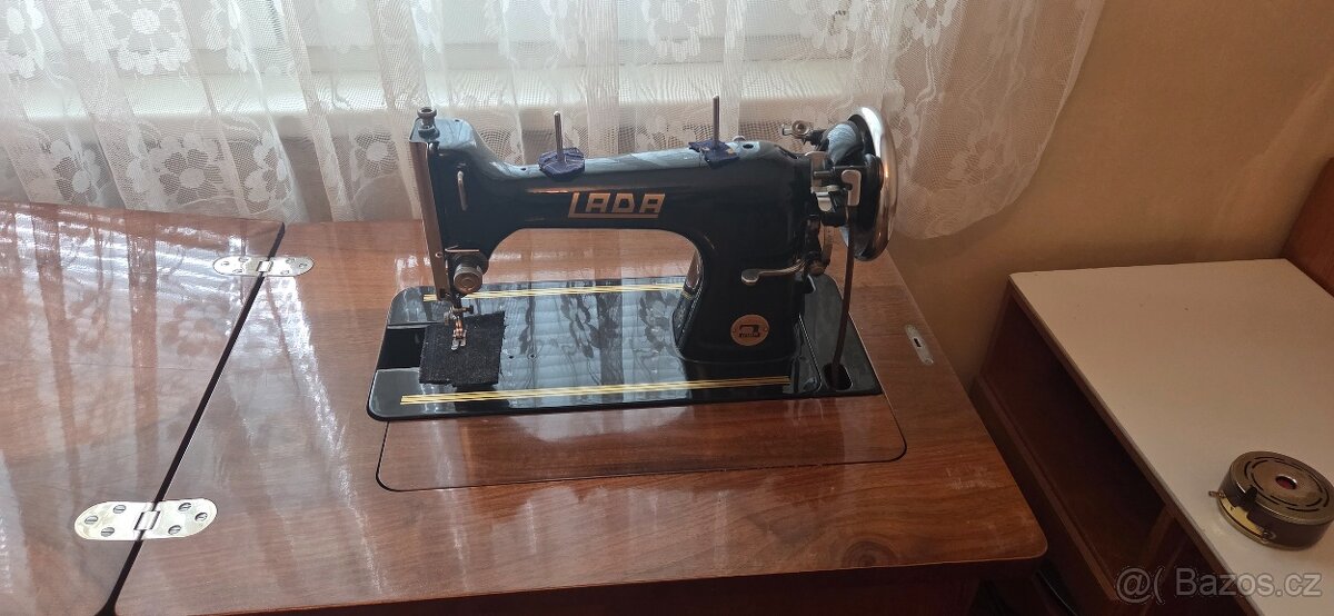 Prodam sici stroj Lada
