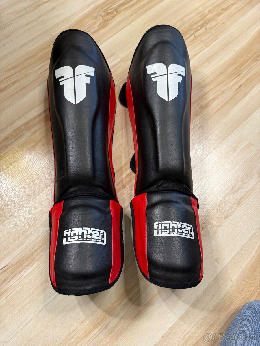 Chrániče holení a nártů Fighter