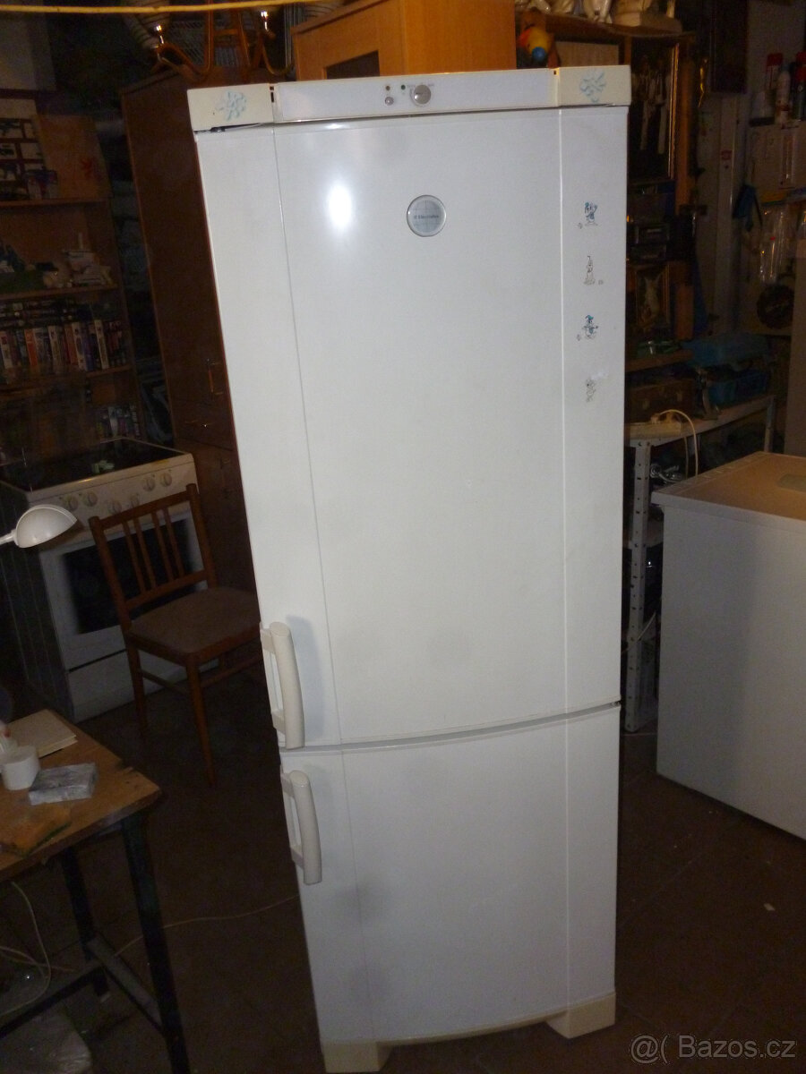 lednička electrolux,v-175cm, š-60cm