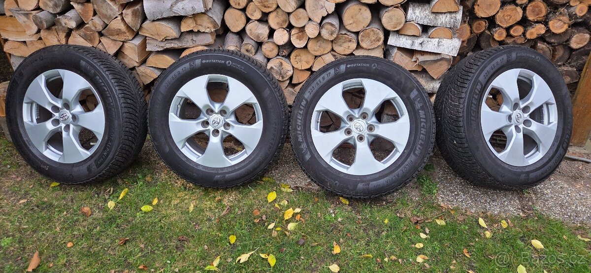 Toyota RAV4 - zimní pneu 225/65R17
