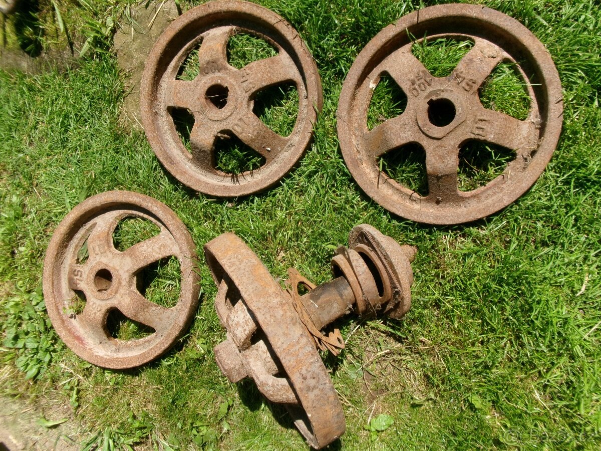 Prodám nějaký těžký nosník do zadních šavlí hydraul. traktor