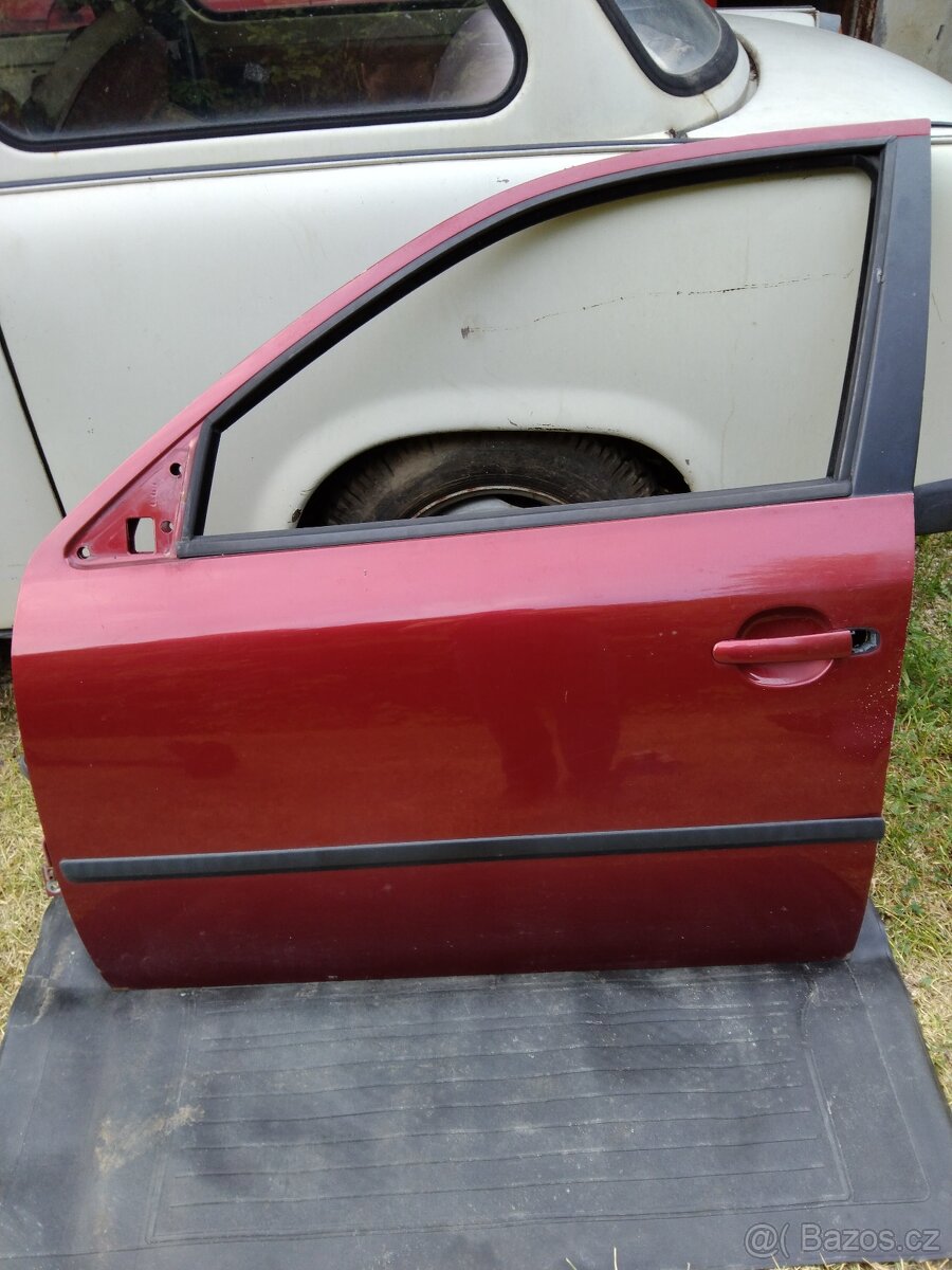 Škoda Octavia 1 sedan dveře př. + zadní levé pravé