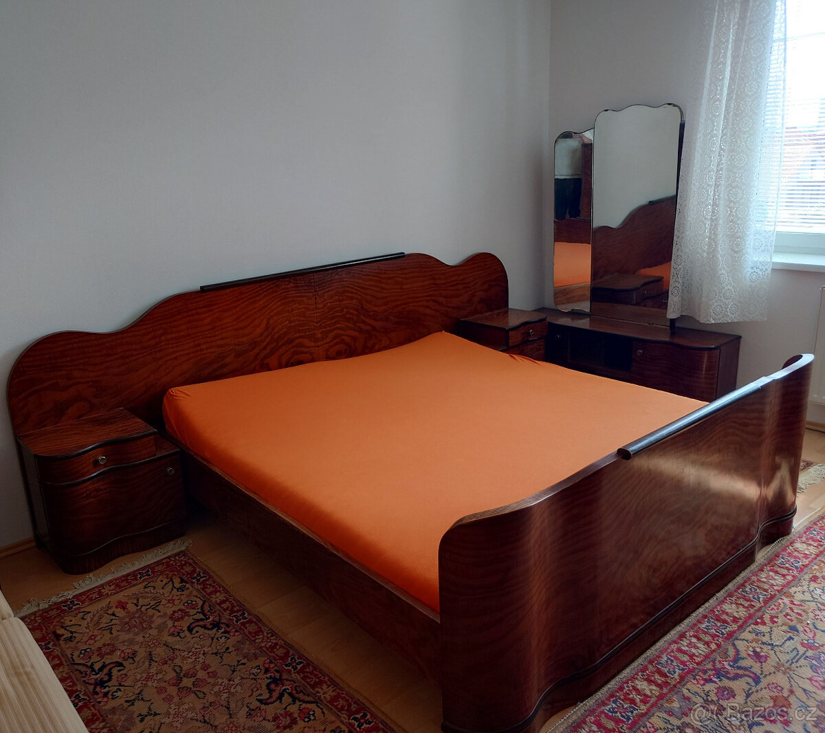 starožitná ložnice