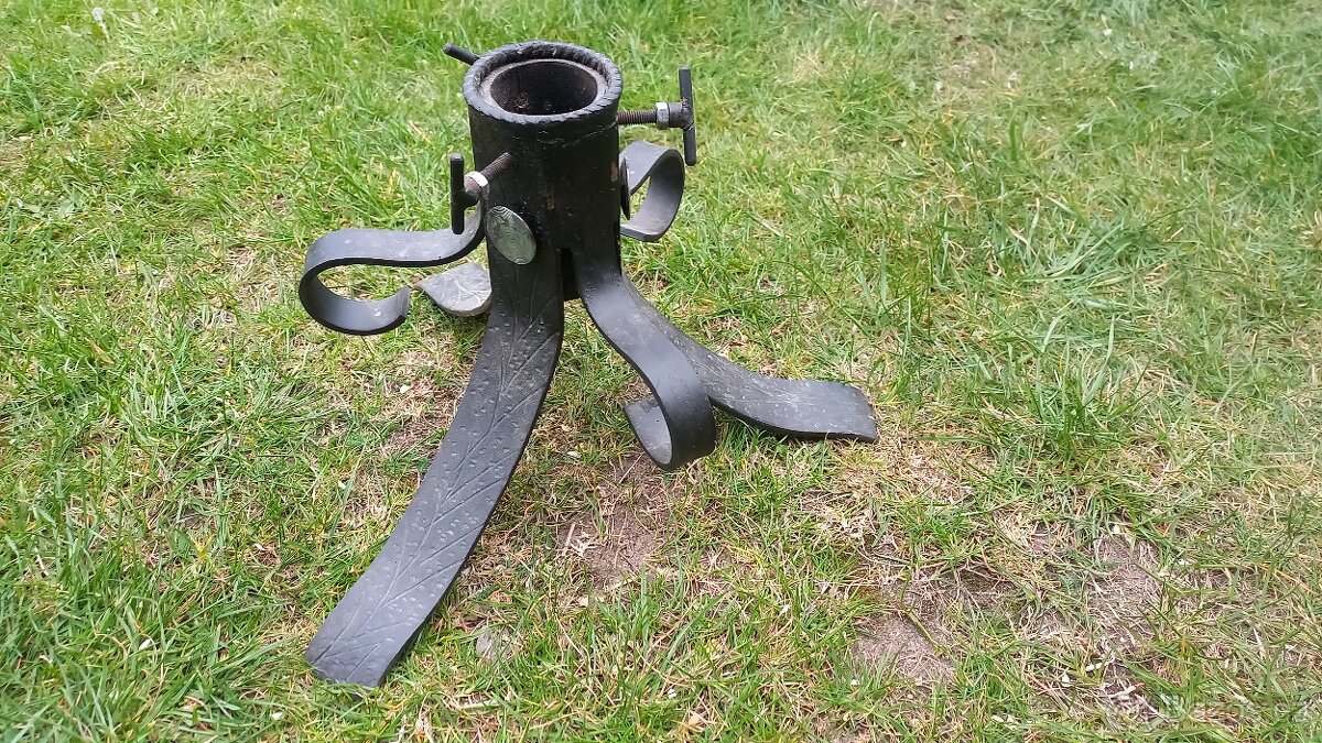 Stojan na vánoční stromek - velmi stabilní (4 cm)