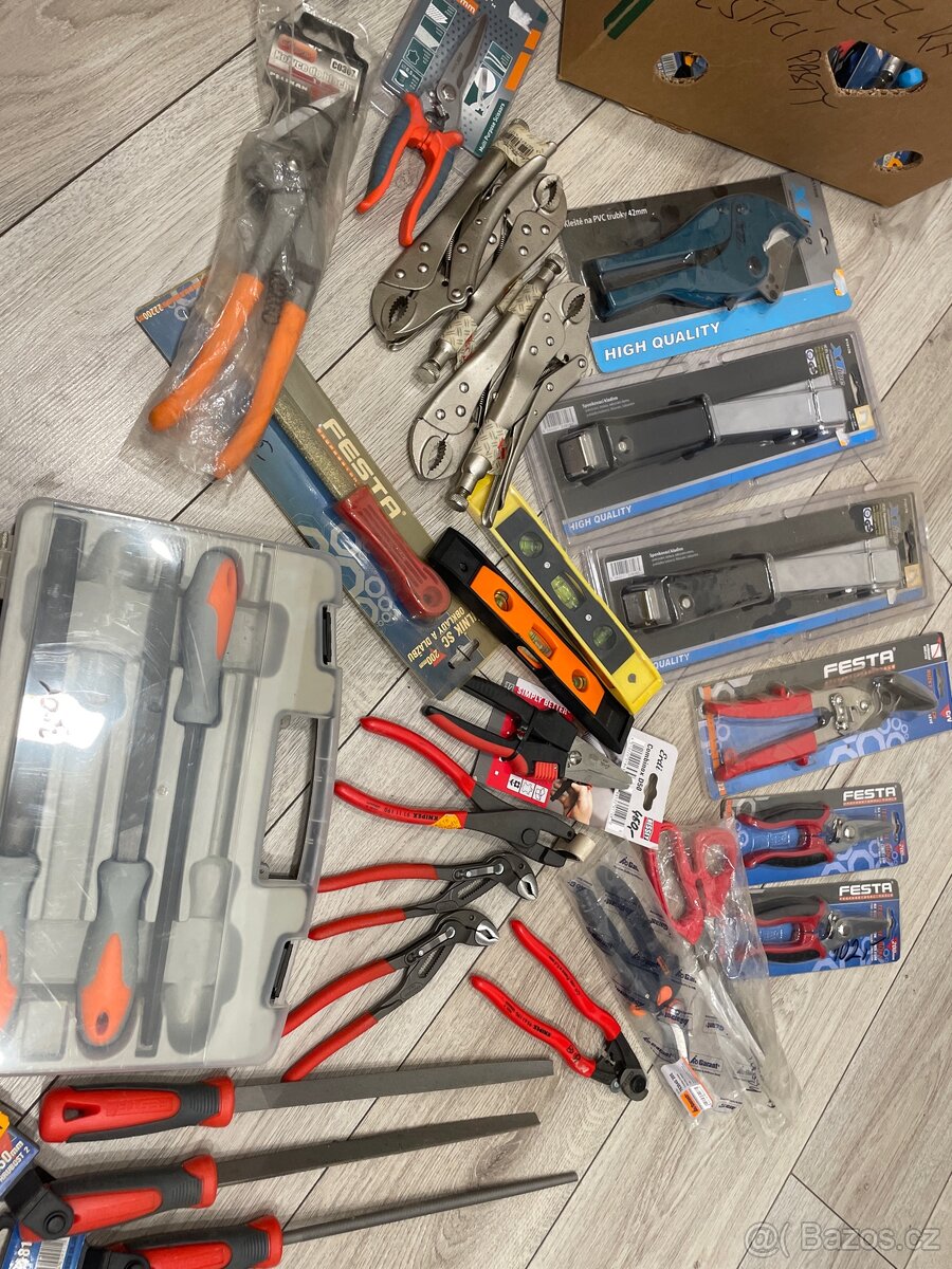 Nářadí nůžky pilníky kleště sponkovačka