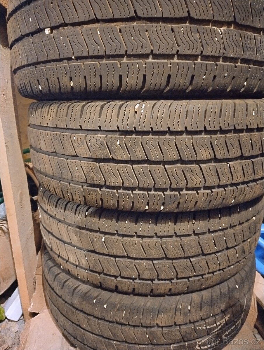 Pneu zimní 235/75 16 C