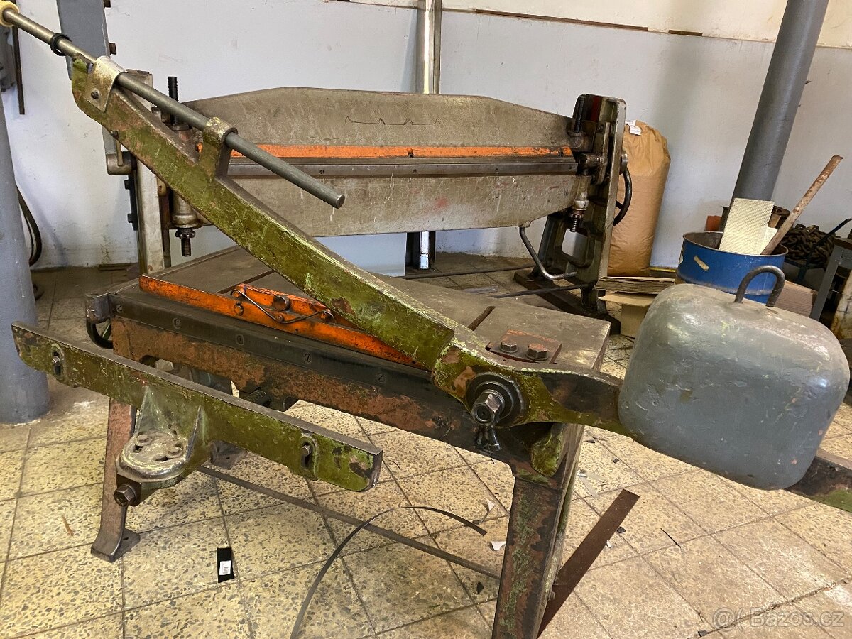 OHÝBAČKA PLECHU , TABULOVÉ NŮŽKY , STÁČEČKA