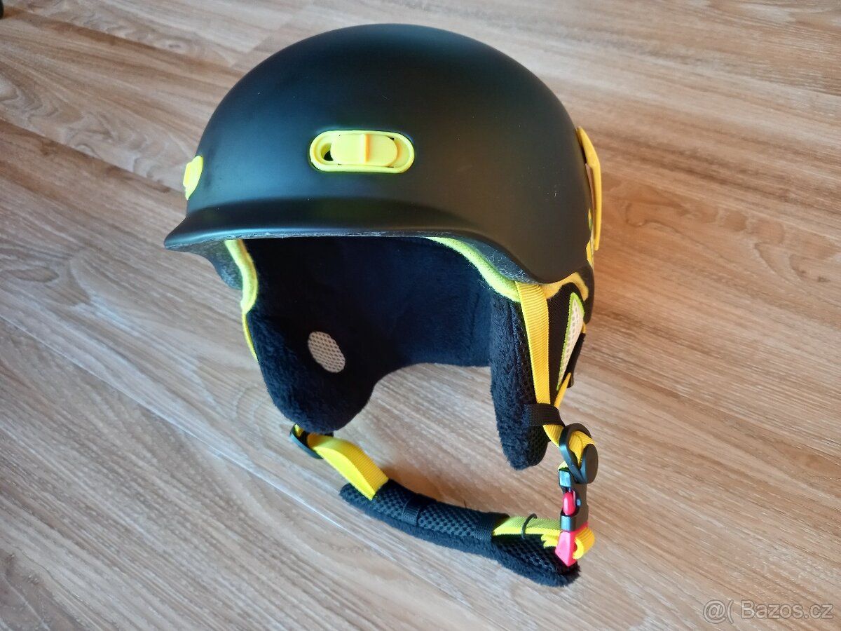 Lyžařská přilba
