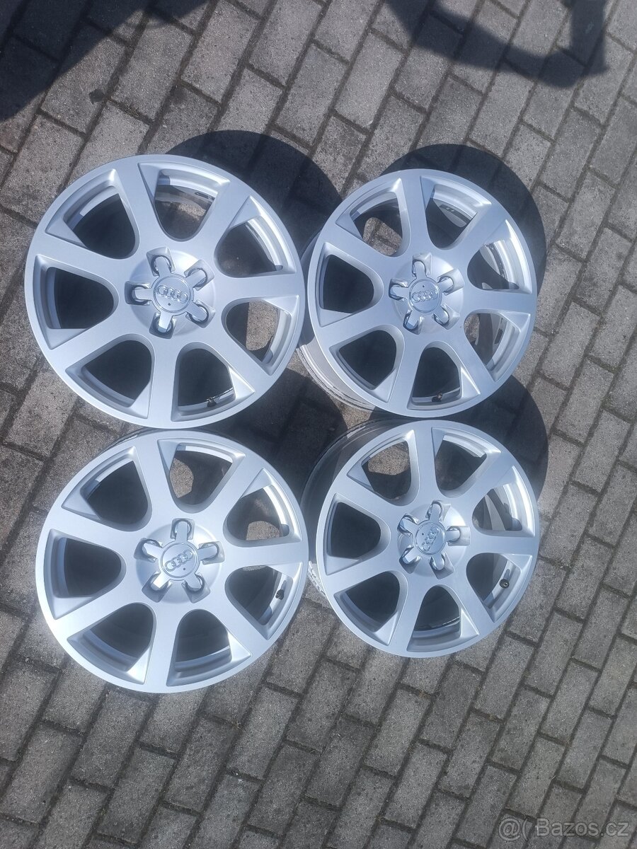 239. Originál Alu kola Audi R17