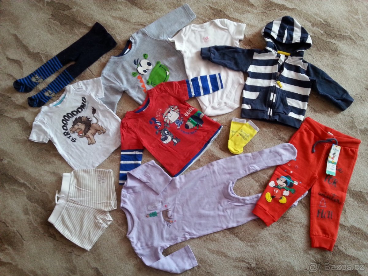 6x balíček dětského oblečení.