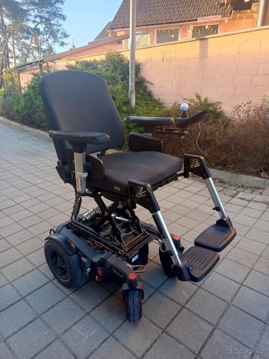 Elektrický invalidní vozík quickie q700r
