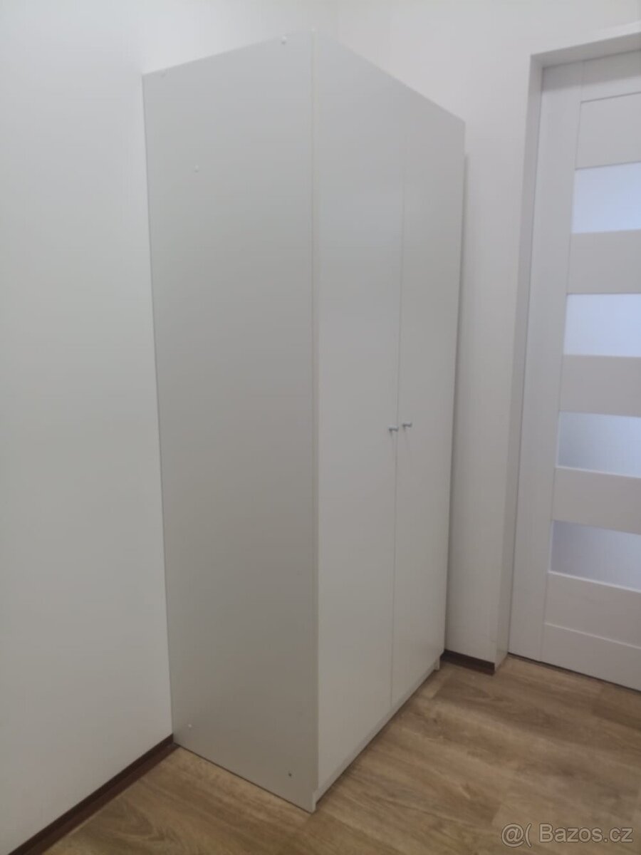 Šatní skříň bílá Ikea