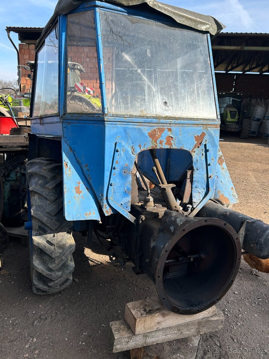 Prodám originál celý zadek z 25A i s hydraulikou