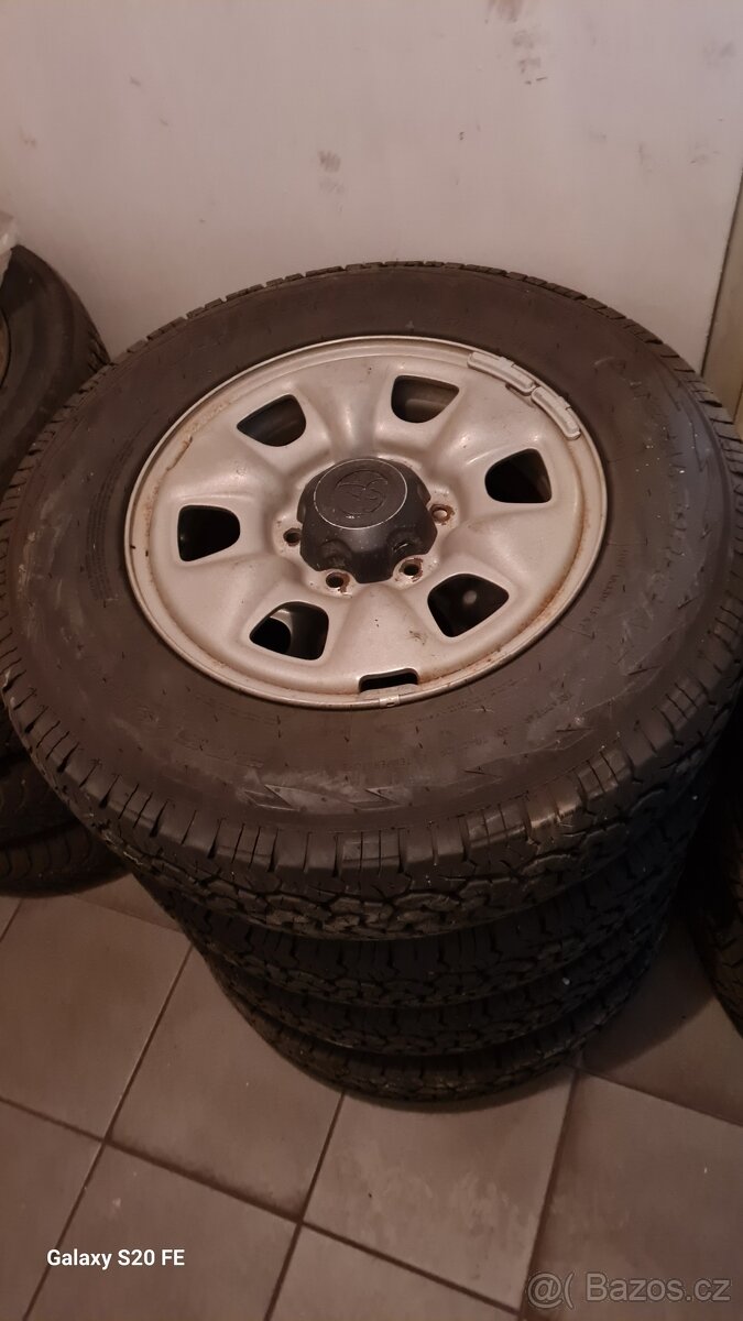 TOYOTA HILUX 205/80/16 104H č.58